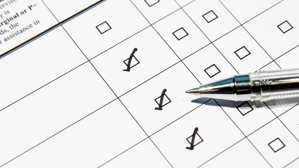 書類に入ったチェックマーク