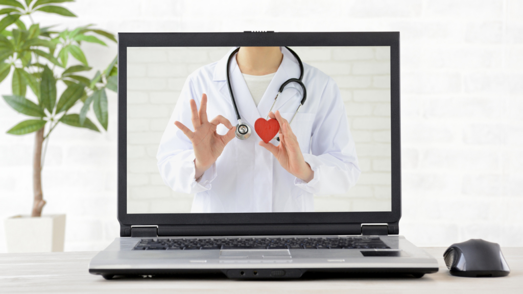 PC画面に映る医師