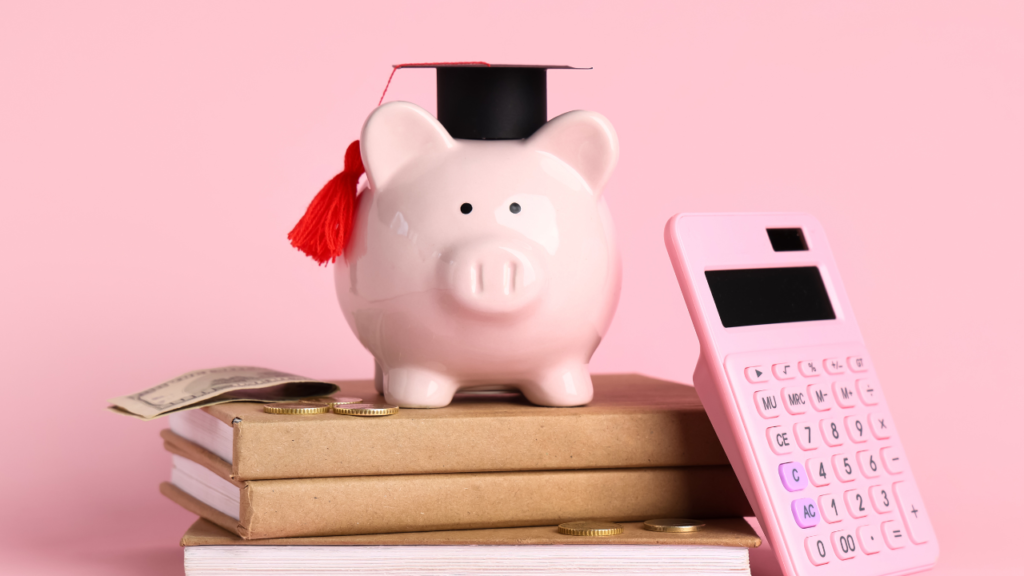 豚の貯金箱と電卓